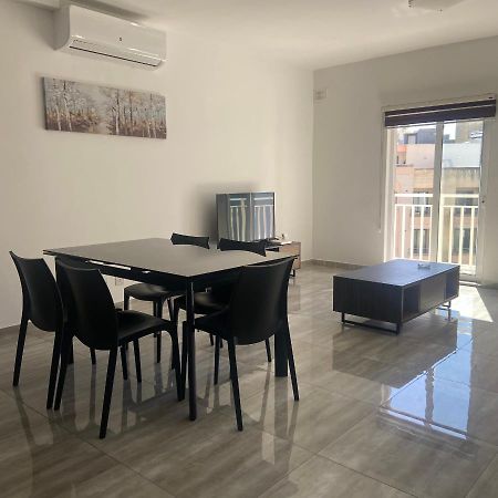 F10 Room 1, Private Double Room With Private Bathroom In Shared Flat Msida Ngoại thất bức ảnh