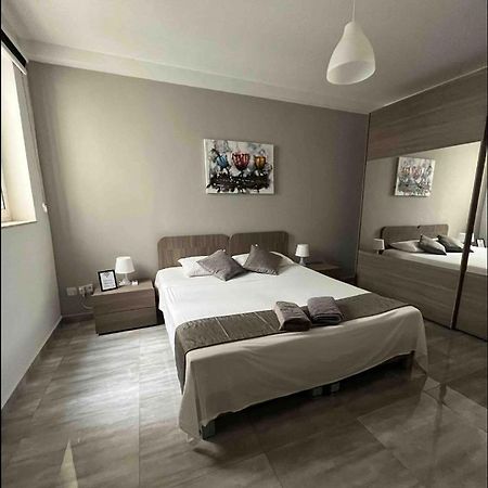 F10 Room 1, Private Double Room With Private Bathroom In Shared Flat Msida Ngoại thất bức ảnh
